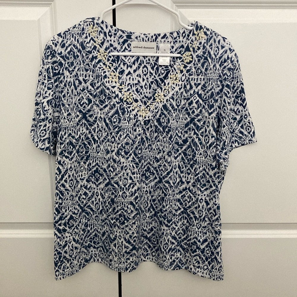 Alfred Dunner Blue and White Graphic Short Sleeve Top